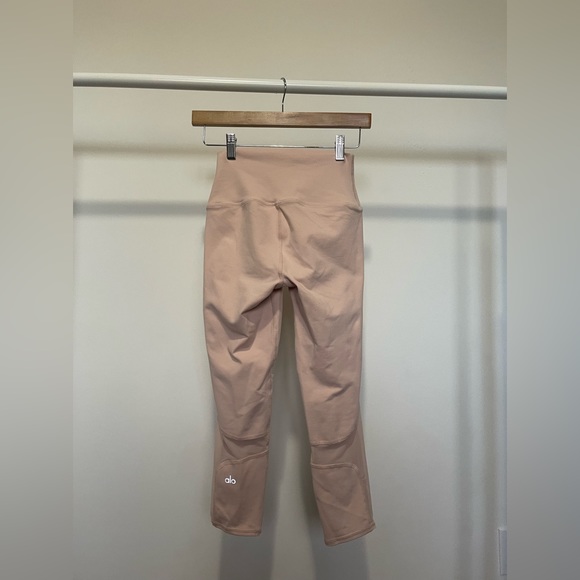 Alo yoga, brand favourite to celebrities as seen on Taylor Swift - Picture 3 of 3